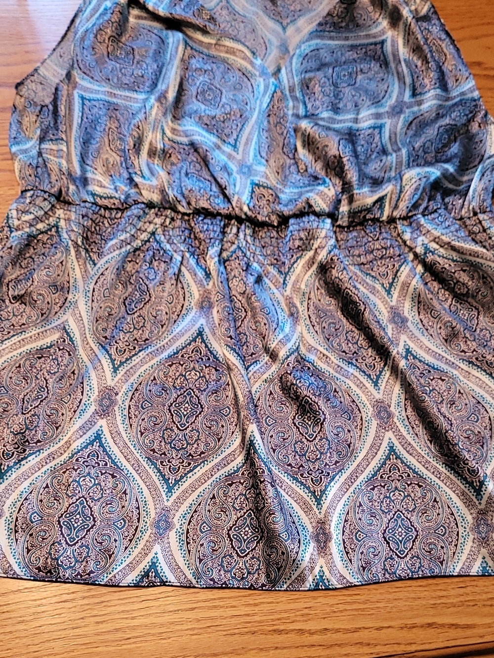Daisy Fuentes Sleeveless Silvery Paisley Top in Blues Wine And Gray